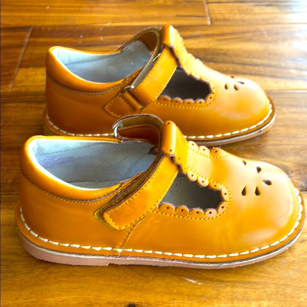 L’Amour Classic Gold Kids Shoes